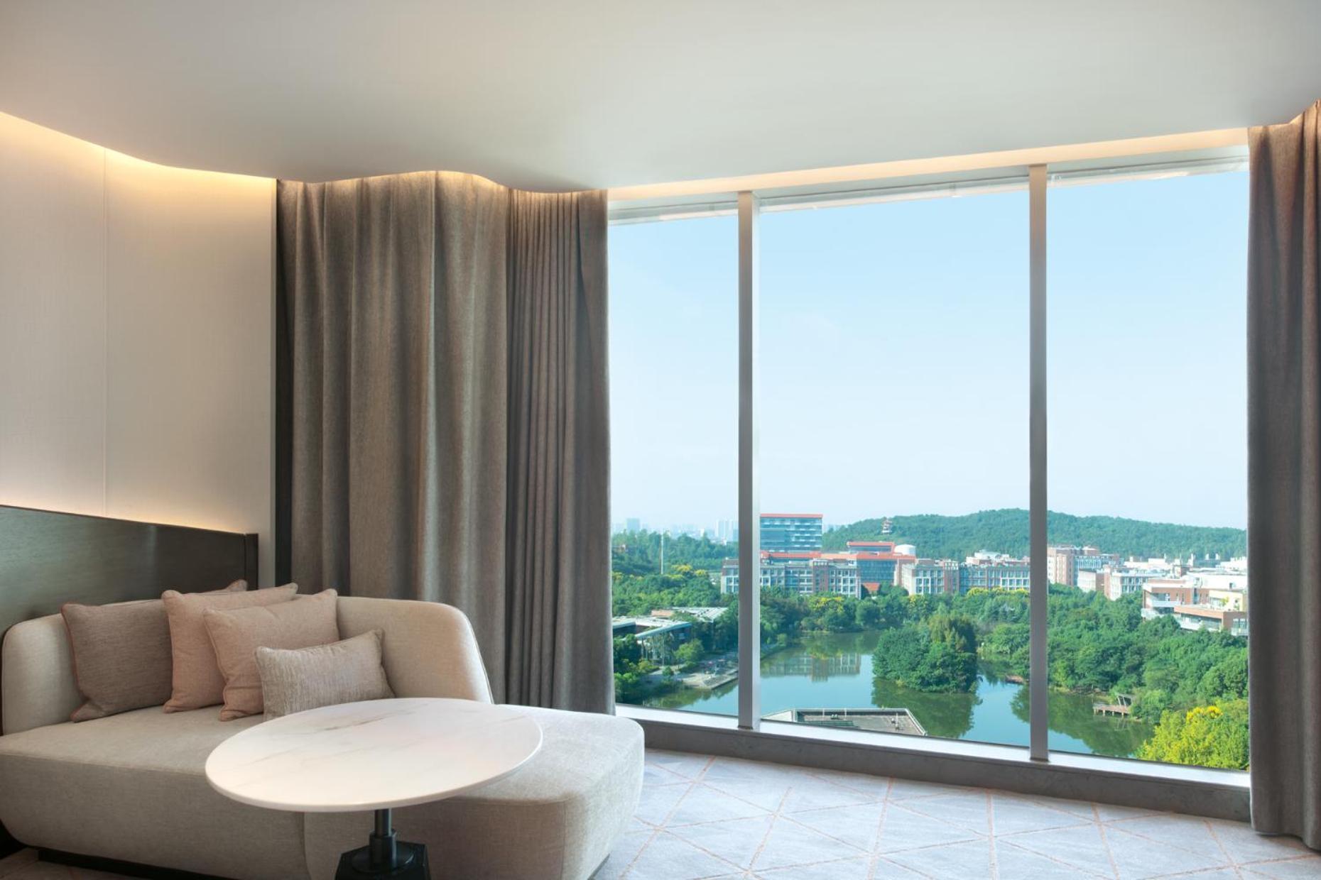 Crowne Plaza Wuhan Optics Valley By Ihg Exterior photo